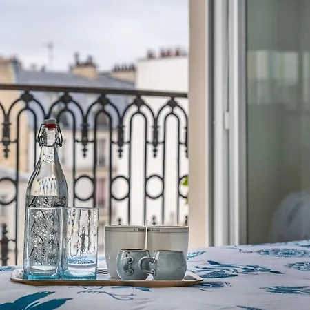 Charming Balcony In Montmartre *